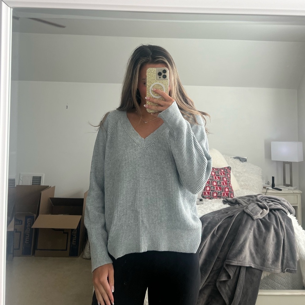 Old Navy gray c neck sweater